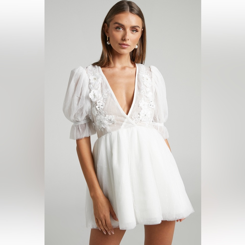 LIKE NEW. Showpo white puff sleeve, floral design, plunge neck dress